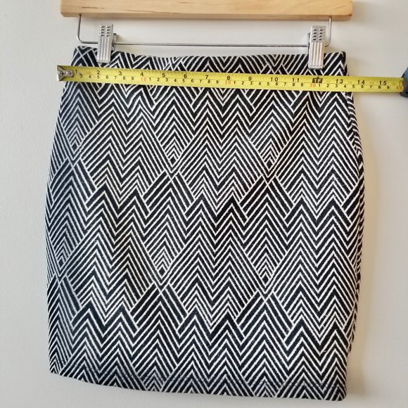 Zara Trafaluc Patterned Grey Black Women's Skirt - Picture 5 of 6